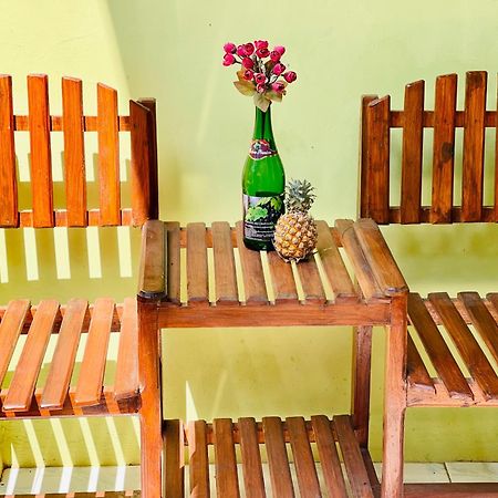 Kurnia Family Homestay & Restaurant! Huu المظهر الخارجي الصورة