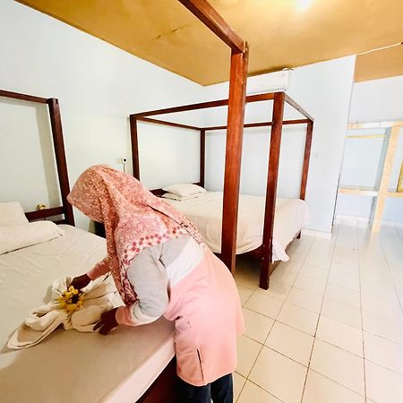 Kurnia Family Homestay & Restaurant! Huu المظهر الخارجي الصورة