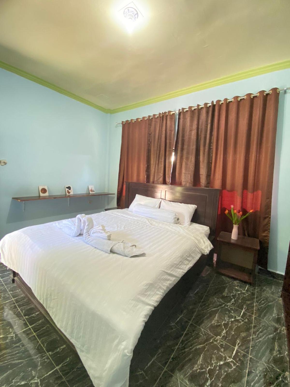 Kurnia Family Homestay & Restaurant! Huu المظهر الخارجي الصورة