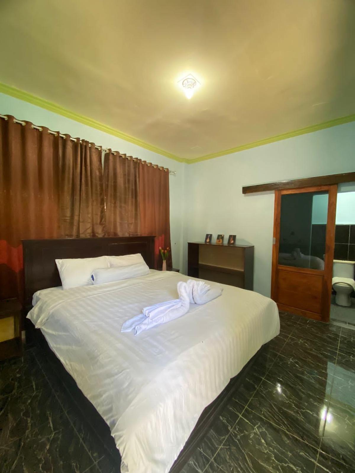 Kurnia Family Homestay & Restaurant! Huu المظهر الخارجي الصورة