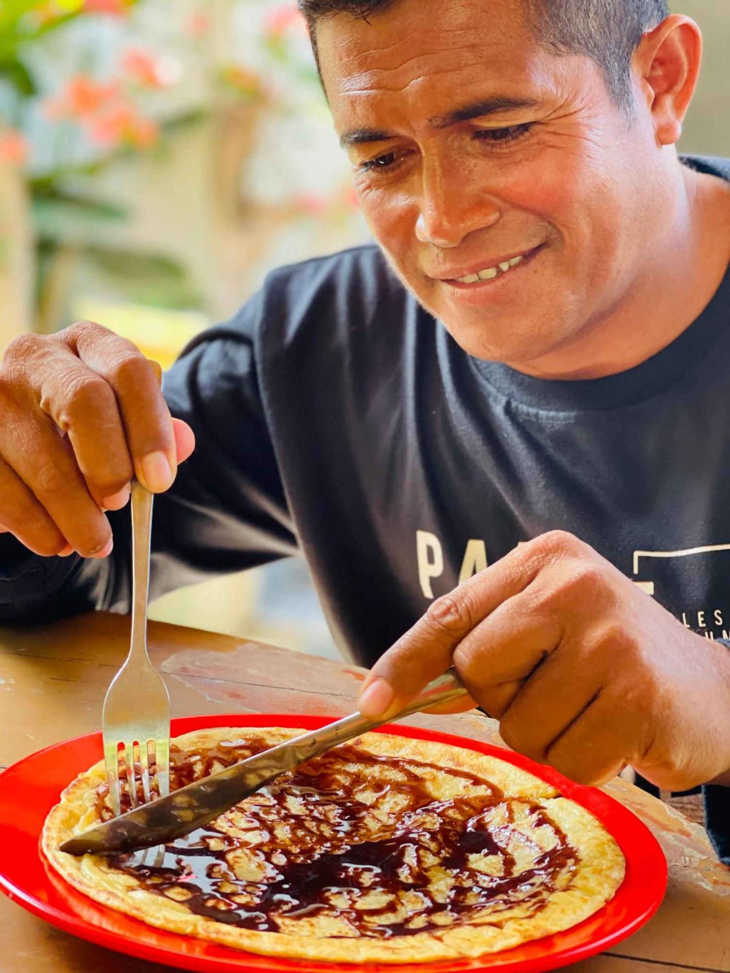Kurnia Family Homestay & Restaurant! Huu المظهر الخارجي الصورة