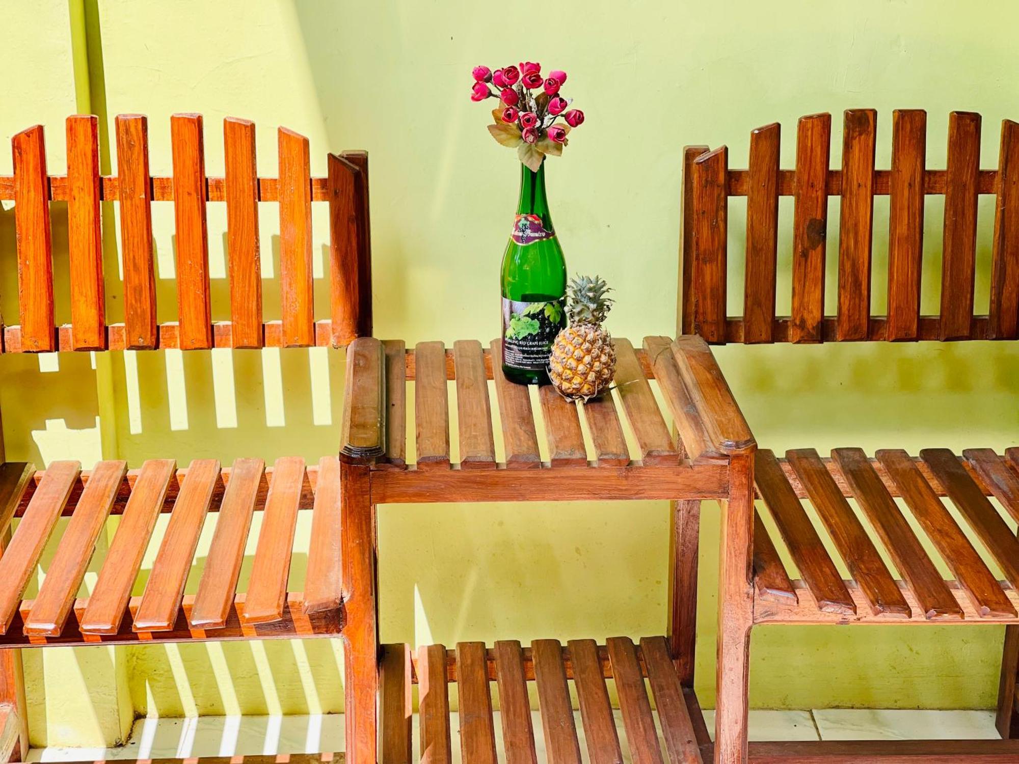 Kurnia Family Homestay & Restaurant! Huu المظهر الخارجي الصورة
