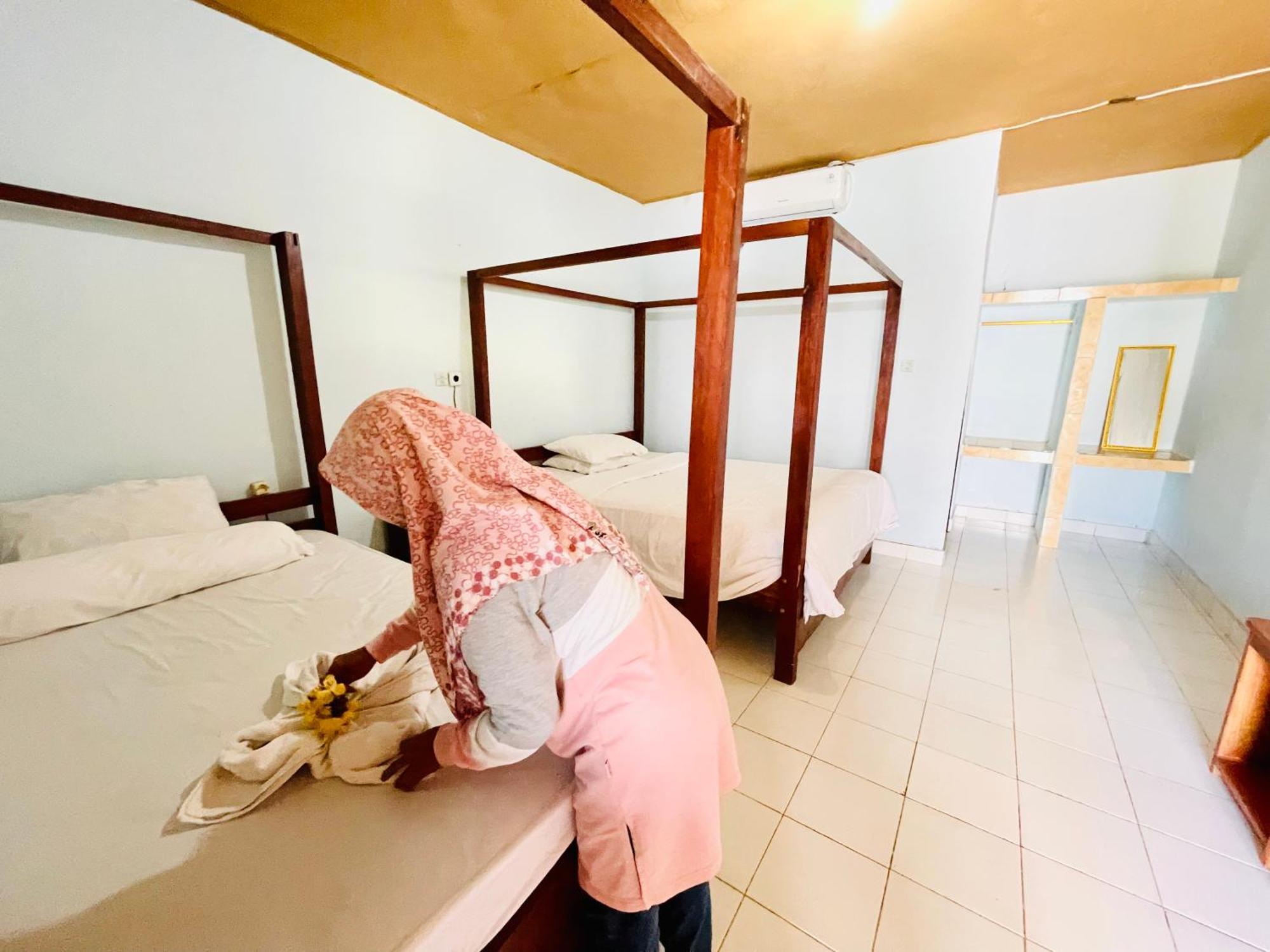 Kurnia Family Homestay & Restaurant! Huu المظهر الخارجي الصورة